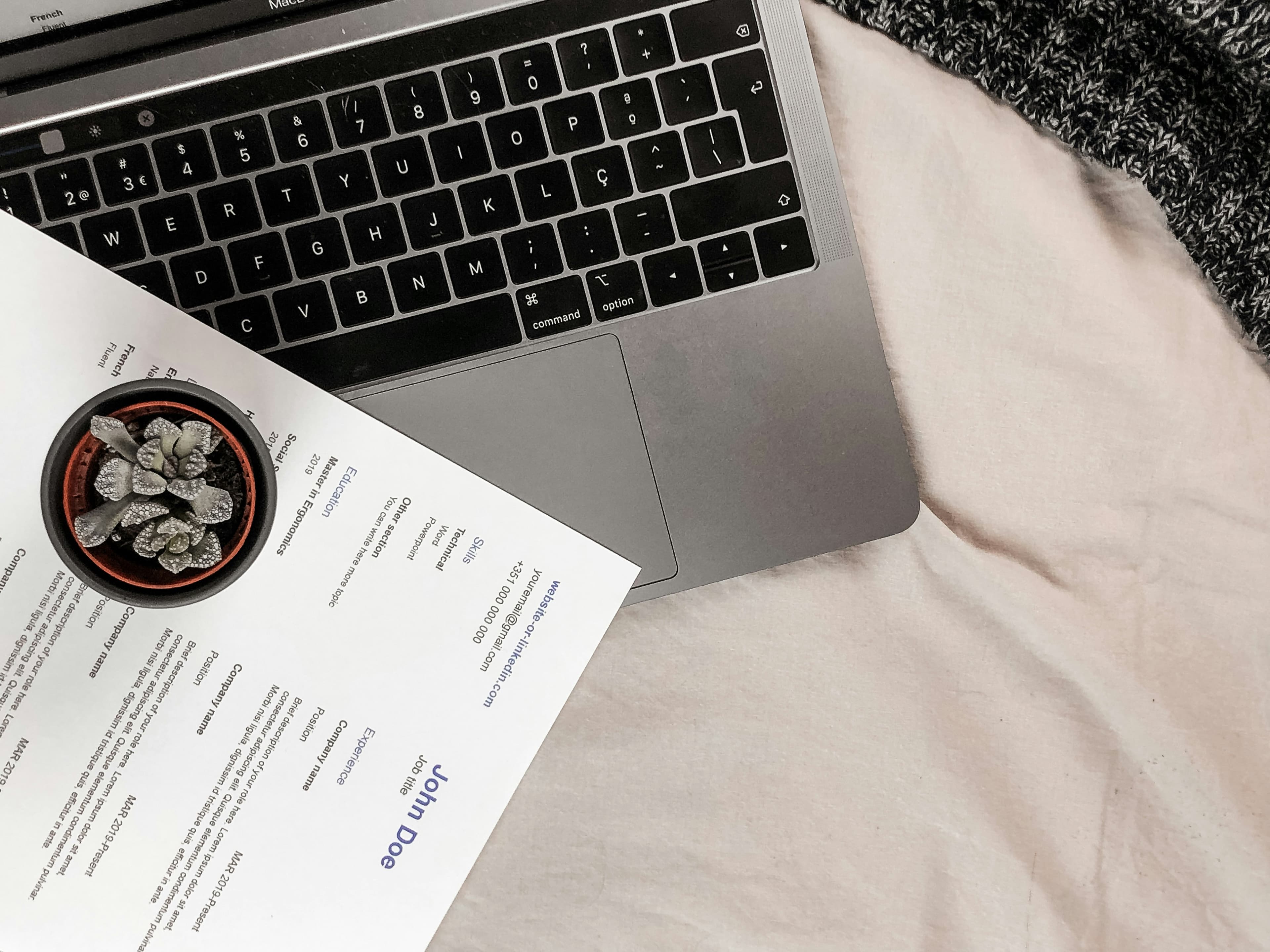 The Best Resume Format in 2025: A Data-Backed Guide for US, UK & Canada